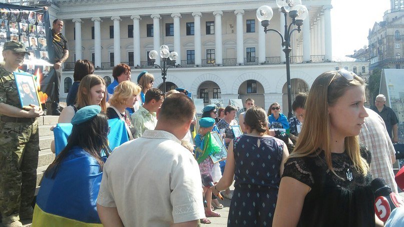 Родственники погибших в катастрофе Ил-76 требовали справедливого расследования и наказания виновных (ФОТО) (фото) - фото 1 Родственники погибших в катастрофе Ил-76 требовали справедливого расследования и наказания виновных (ФОТО) (фото) - фото 1