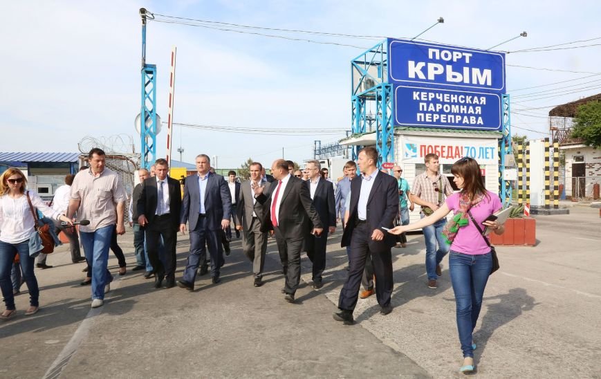 Аксенов пообещал лично дежурить на Керченской переправе в случае кр... Аксенов пообещал лично дежурить на Керченской переправе в случае критических ситуаций (ФОТО) (фото) - фото 5