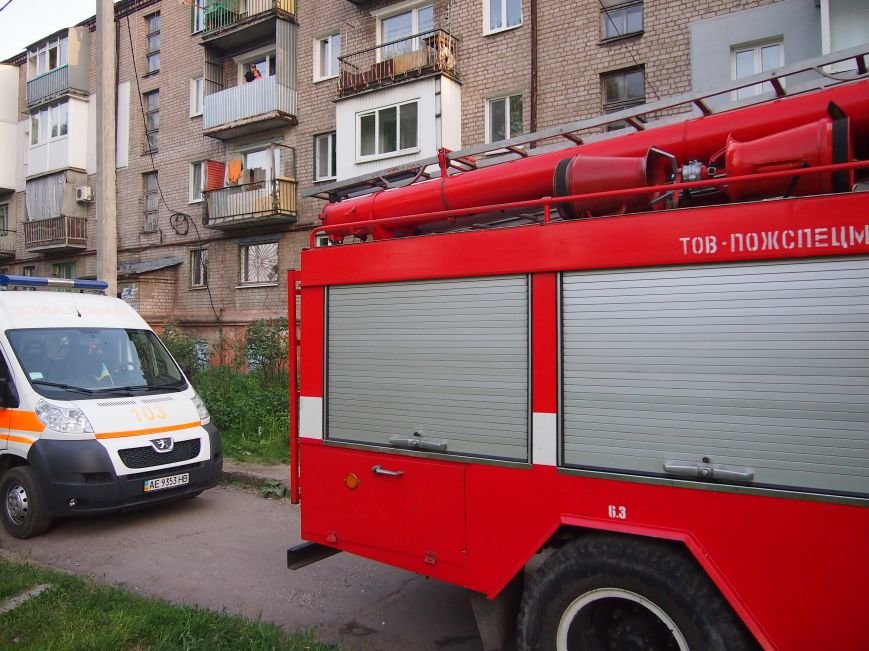 В Днепродзержинске спасатели помогли родным добраться к пожилому мужчине (фото) - фото 2 В Днепродзержинске спасатели помогли родным добраться к пожилому мужчине (фото) - фото 2