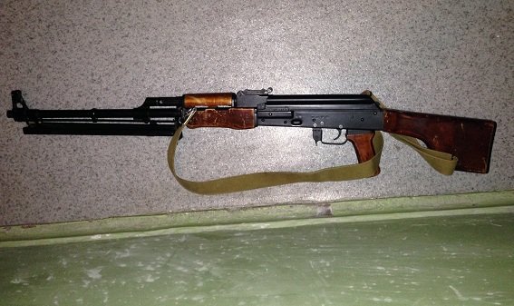 В Киеве во время задержания мужчина взял в заложники малолетнего сына (ФОТО, ВИДЕО) (фото) - фото 1 В Киеве во время задержания мужчина взял в заложники малолетнего сына (ФОТО, ВИДЕО) (фото) - фото 1