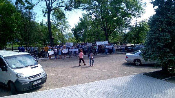 В Одесской области два села взбунтовались против самой дорогой воды в Украине (ФОТО) (фото) - фото 1 В Одесской области два села взбунтовались против самой дорогой воды в Украине (ФОТО) (фото) - фото 1