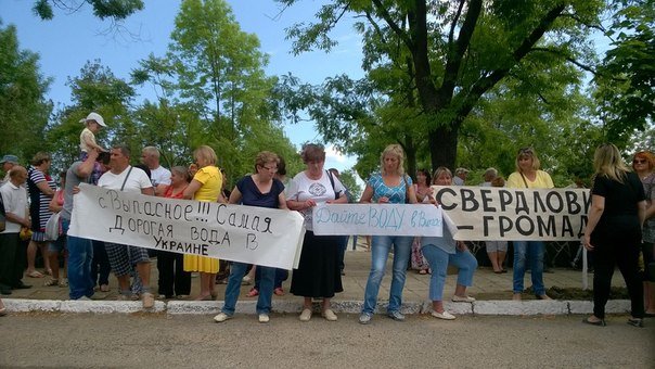 В Одесской области два села взбунтовались против самой дорогой воды в Украине (ФОТО) (фото) - фото 1 В Одесской области два села взбунтовались против самой дорогой воды в Украине (ФОТО) (фото) - фото 1