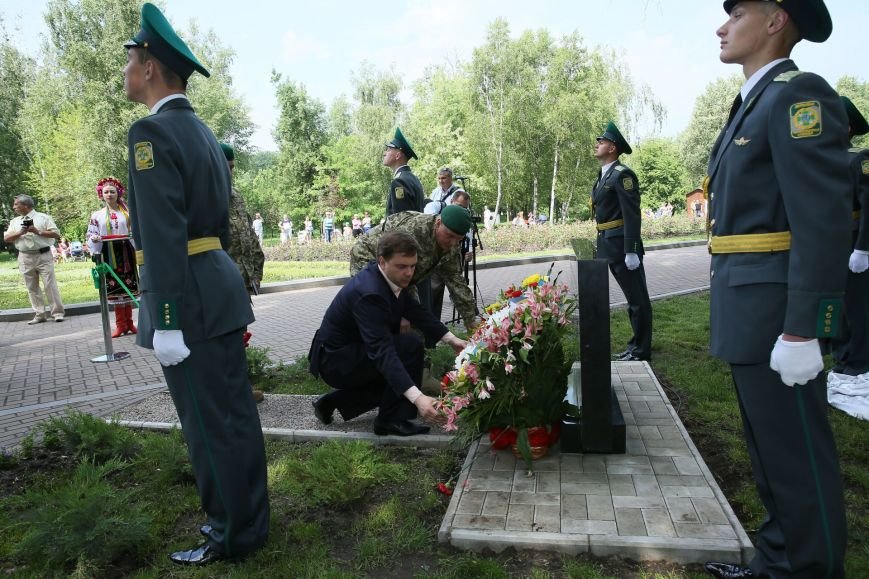 В парке “Победа” открыли мемориальный камень памяти погибшим в АТО пограничникам (ФОТО) (фото) - фото 1 В парке “Победа” открыли мемориальный камень памяти погибшим в АТО пограничникам (ФОТО) (фото) - фото 1