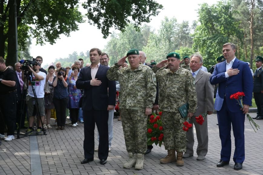 В парке “Победа” открыли мемориальный камень памяти погибшим в АТО пограничникам (ФОТО) (фото) - фото 1 В парке “Победа” открыли мемориальный камень памяти погибшим в АТО пограничникам (ФОТО) (фото) - фото 1