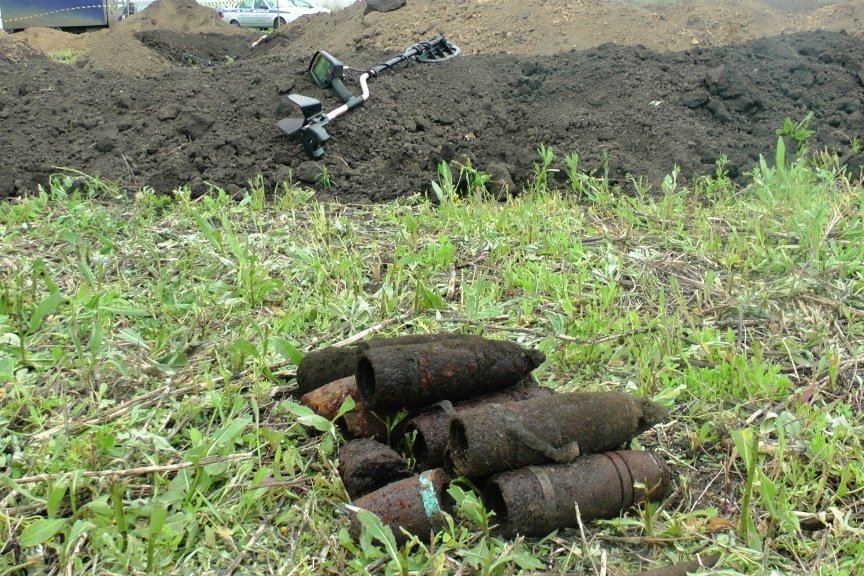 В Белгороде строители обнаружили фрагменты танка Т-34 и артиллерийские снаряды (фото) - фото 1 В Белгороде строители обнаружили фрагменты танка Т-34 и артиллерийские снаряды (фото) - фото 1
