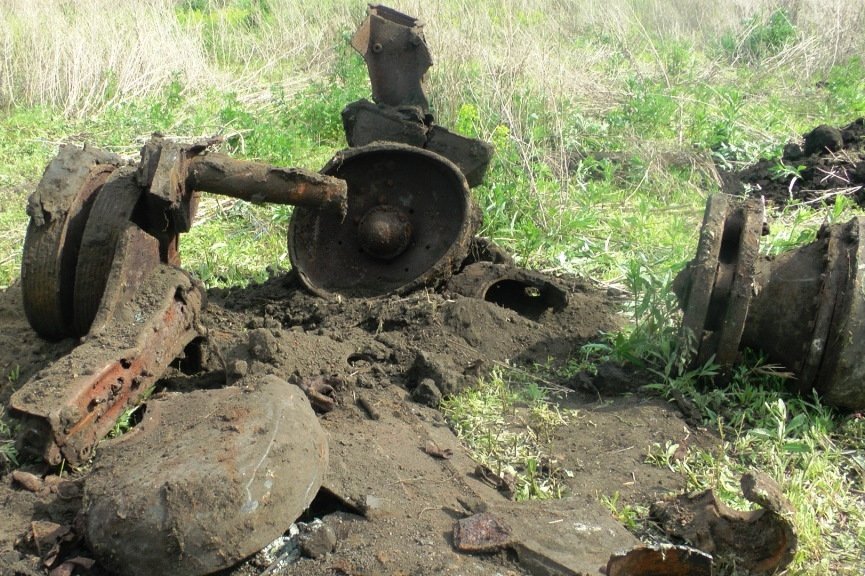 В Белгороде строители обнаружили фрагменты танка Т-34 и артиллерийские снаряды (фото) - фото 1 В Белгороде строители обнаружили фрагменты танка Т-34 и артиллерийские снаряды (фото) - фото 1