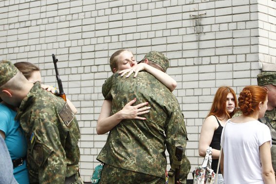 Бойцы батальона «Чернигов» отправились на Донбасс (фото) - фото 1 Бойцы батальона «Чернигов» отправились на Донбасс (фото) - фото 1
