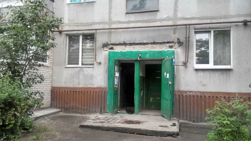В Сумах от ремонта дороги на СКД рушиться многоквартирный дом (ФОТО) (фото) - фото 1 В Сумах от ремонта дороги на СКД рушиться многоквартирный дом (ФОТО) (фото) - фото 1