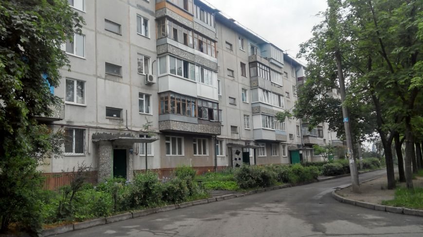 В Сумах от ремонта дороги на СКД рушиться многоквартирный дом (ФОТО) (фото) - фото 1 В Сумах от ремонта дороги на СКД рушиться многоквартирный дом (ФОТО) (фото) - фото 1