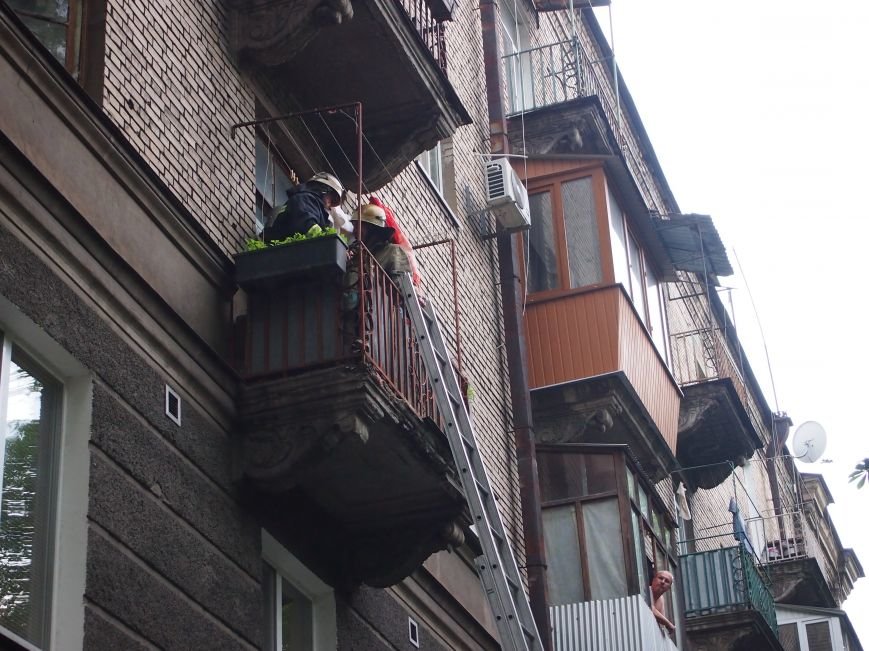 В Днепродзержинске из-за матраса чуть не сгорела квартира (фото) - фото 3 В Днепродзержинске из-за матраса чуть не сгорела квартира (фото) - фото 3