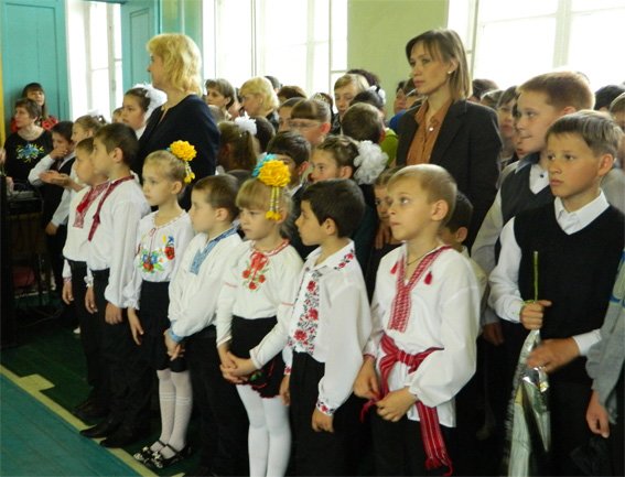 Правоохоронці привітали підшефних зі святом Останнього дзвоника (фото) - фото 1 Правоохоронці привітали підшефних зі святом Останнього дзвоника (фото) - фото 1