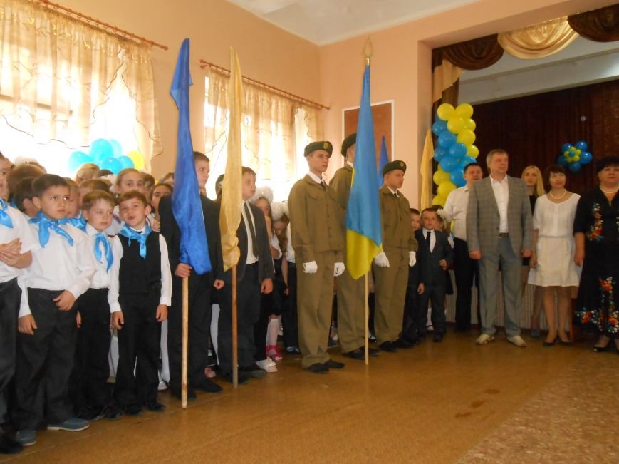 Как в Днепродзержинске отметили праздник последнего звонка (фото) - фото 6 Как в Днепродзержинске отметили праздник последнего звонка (фото) - фото 6