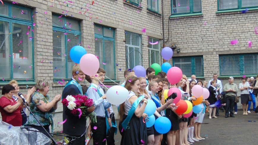 Фотопятница: «Праздник со слезами и счастливыми улыбками. Последний звонок» (фото) - фото 4 Фотопятница: «Праздник со слезами и счастливыми улыбками. Последний звонок» (фото) - фото 4