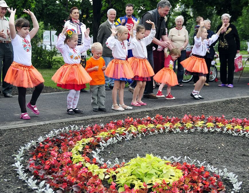 В Киеве на Серафимовича открыли новый сквер (ФОТО) (фото) - фото 1 В Киеве на Серафимовича открыли новый сквер (ФОТО) (фото) - фото 1