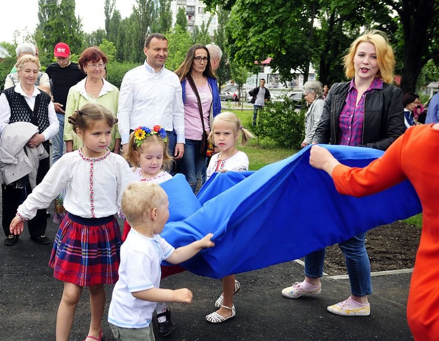 В Киеве на Серафимовича открыли новый сквер (ФОТО) (фото) - фото 1 В Киеве на Серафимовича открыли новый сквер (ФОТО) (фото) - фото 1
