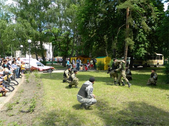 У Кіровограді міліціонери долучилися до організації свята для підростаючого покоління. ФОТО (фото) - фото 1 У Кіровограді міліціонери долучилися до організації свята для підростаючого покоління. ФОТО (фото) - фото 1