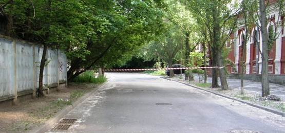 В Киеве под забором прохожий нашел пакет с патронами и взрывчаткой (ФОТО) (фото) - фото 1 В Киеве под забором прохожий нашел пакет с патронами и взрывчаткой (ФОТО) (фото) - фото 1