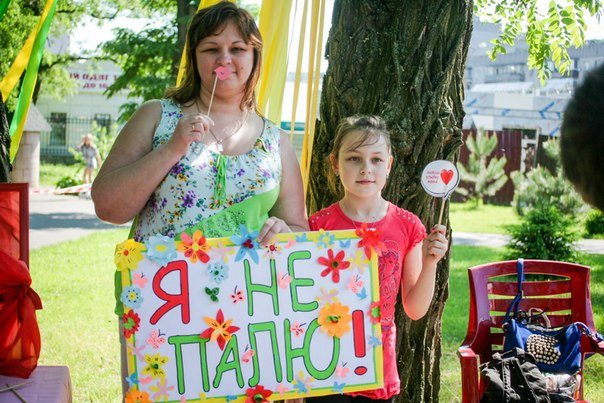 Участники акции «Нет - курению!» запустили в небо сигареты, от которых отказались кременчужане (ФОТО) (фото) - фото 1 Участники акции «Нет - курению!» запустили в небо сигареты, от которых отказались кременчужане (ФОТО) (фото) - фото 1