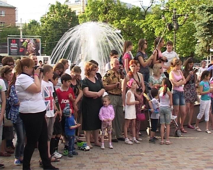 В Армавире в день защиты детей открыли летние дворовые площадки (фото) - фото 1 В Армавире в день защиты детей открыли летние дворовые площадки (фото) - фото 1