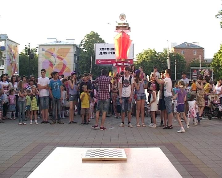 В Армавире в день защиты детей открыли летние дворовые площадки (фото) - фото 1 В Армавире в день защиты детей открыли летние дворовые площадки (фото) - фото 1