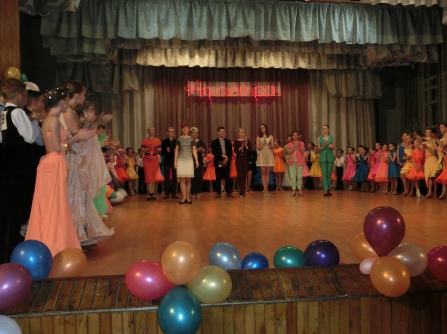 «Весняні зорі – 2015»: танцоры из Димитрова и Красноармейска зажига... «Весняні зорі – 2015»: танцоры из Димитрова и Красноармейска зажигали танцпол (фото) - фото 5