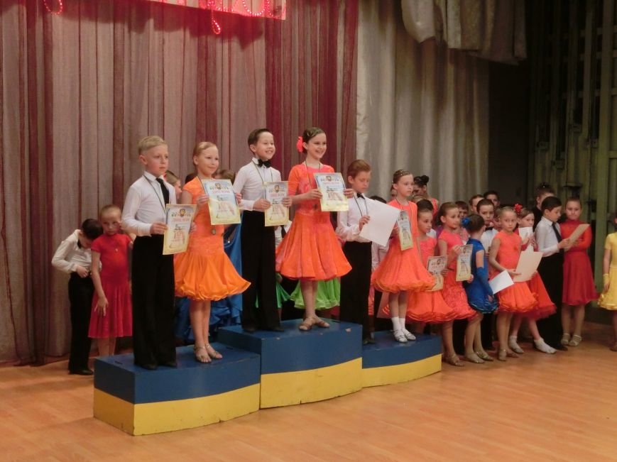 «Весняні зорі – 2015»: танцоры из Димитрова и Красноармейска зажига... «Весняні зорі – 2015»: танцоры из Димитрова и Красноармейска зажигали танцпол (фото) - фото 24