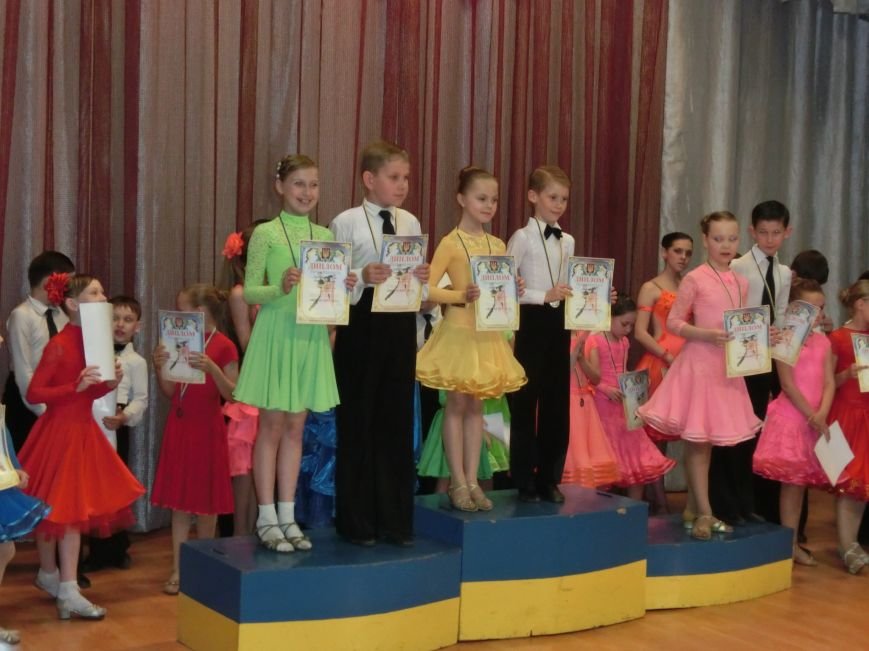 «Весняні зорі – 2015»: танцоры из Димитрова и Красноармейска зажига... «Весняні зорі – 2015»: танцоры из Димитрова и Красноармейска зажигали танцпол (фото) - фото 27
