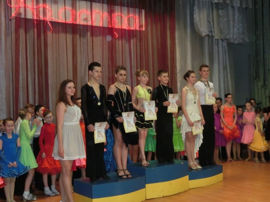 «Весняні зорі – 2015»: танцоры из Димитрова и Красноармейска зажига... «Весняні зорі – 2015»: танцоры из Димитрова и Красноармейска зажигали танцпол (фото) - фото 20