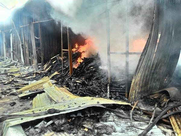 Донецкий рынок «Сокол» превратился в руины. Горел автовокзал «Западный» (фото) (фото) - фото 4
