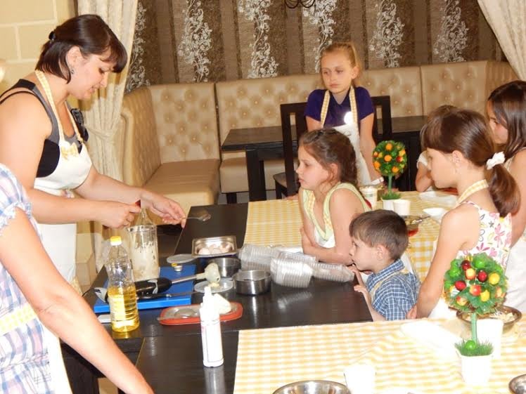 Діти бійців, які перебувають на передовій вчились готувати смаколики (ФОТОРЕПОРТАЖ) (фото) - фото 1 Діти бійців, які перебувають на передовій вчились готувати смаколики (ФОТОРЕПОРТАЖ) (фото) - фото 1