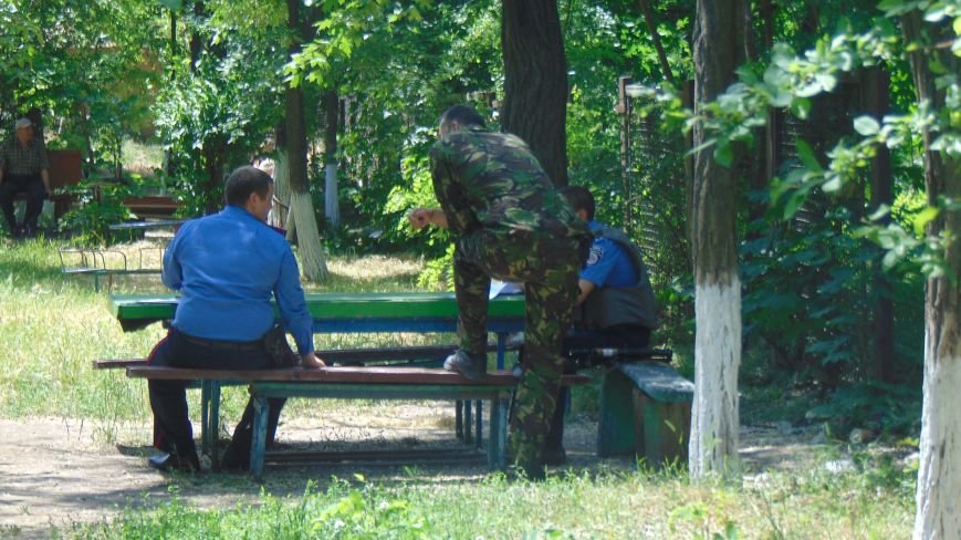 Мариупольские пенсионеры восстали против распила детского садика и вызвали правоохранителей на помощь (ФОТО) (фото) - фото 4 Мариупольские пенсионеры восстали против распила детского садика и вызвали правоохранителей на помощь (ФОТО) (фото) - фото 4