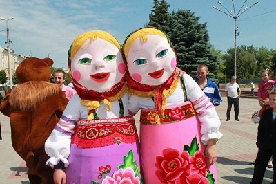 Встречаем лето! В Макеевке прошел праздник для детворы (фото) - фото 1 Встречаем лето! В Макеевке прошел праздник для детворы (фото) - фото 1