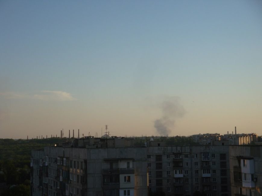 В Донецке ложатся снаряды. Под обстрелом Куйбышевский район, горит заправка в Ленинском районе (фото) - фото 1 В Донецке ложатся снаряды. Под обстрелом Куйбышевский район, горит заправка в Ленинском районе (фото) - фото 1