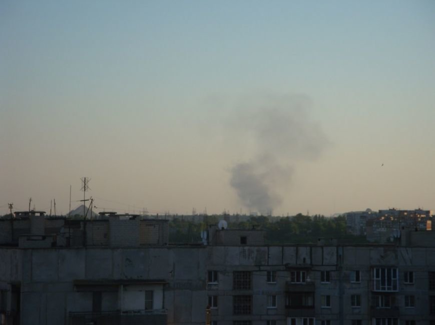 В Донецке ложатся снаряды. Под обстрелом Куйбышевский район, горит заправка в Ленинском районе (фото) - фото 2 В Донецке ложатся снаряды. Под обстрелом Куйбышевский район, горит заправка в Ленинском районе (фото) - фото 2