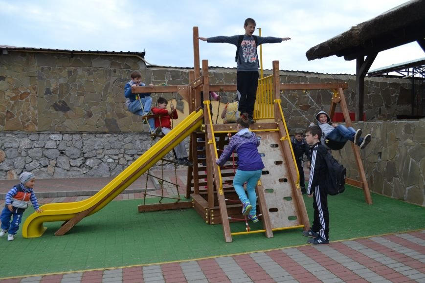 Алупкинские школьники посетили плато Ай-Петри, чтобы поиграть… в снежки! (фото) - фото 1 Алупкинские школьники посетили плато Ай-Петри, чтобы поиграть… в снежки! (фото) - фото 1