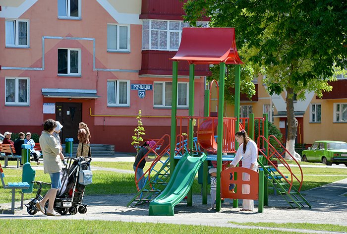 В Гомеле замечен нештампованный подход к благоустройству, но не хва... В Гомеле замечен нештампованный подход к благоустройству, но не хватает цветов на балконах (фото) - фото 7