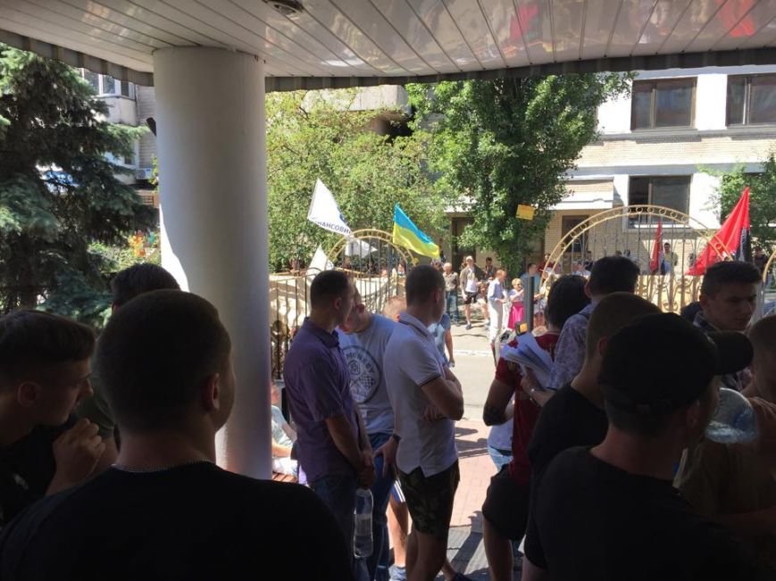 Судебный процесс над противниками ЛГБТ пикетируют 300 активистов (ФОТО) (фото) - фото 1 Судебный процесс над противниками ЛГБТ пикетируют 300 активистов (ФОТО) (фото) - фото 1