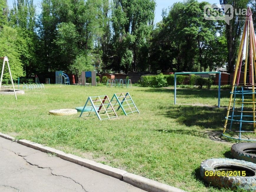 В Кривом Роге: в детсаду на ребенка упала лестница, горела свалка, река Саксагань стала красной, а нардеп ВР договаривался о покупке оружия (фото) - фото 1 В Кривом Роге: в детсаду на ребенка упала лестница, горела свалка, река Саксагань стала красной, а нардеп ВР договаривался о покупке оружия (фото) - фото 1