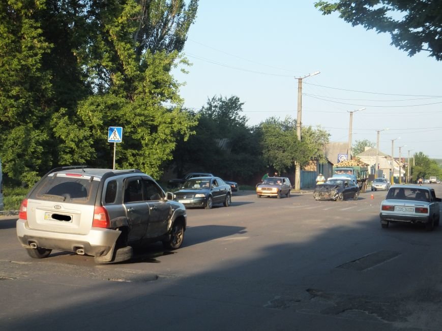 В Кировограде произошло серьезное ДТП - внедорожник перевернулся в воздухе. ФОТО (фото) - фото 1 В Кировограде произошло серьезное ДТП - внедорожник перевернулся в воздухе. ФОТО (фото) - фото 1