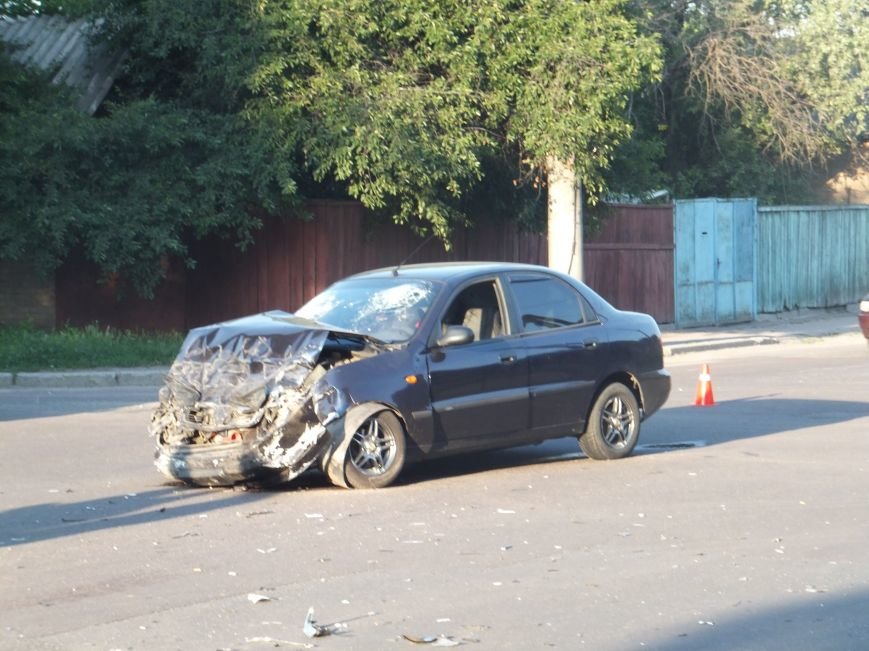 В Кировограде произошло серьезное ДТП - внедорожник перевернулся в воздухе. ФОТО (фото) - фото 1 В Кировограде произошло серьезное ДТП - внедорожник перевернулся в воздухе. ФОТО (фото) - фото 1