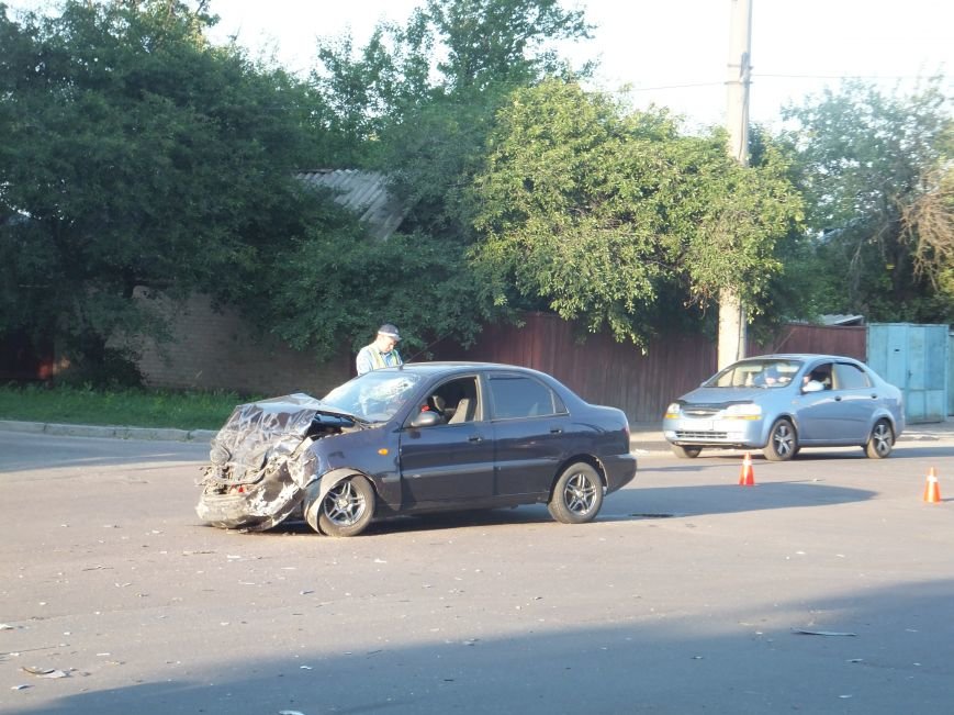 В Кировограде произошло серьезное ДТП - внедорожник перевернулся в воздухе. ФОТО (фото) - фото 1 В Кировограде произошло серьезное ДТП - внедорожник перевернулся в воздухе. ФОТО (фото) - фото 1