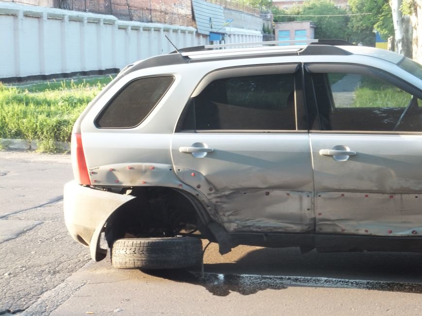 В Кировограде произошло серьезное ДТП - внедорожник перевернулся в воздухе. ФОТО (фото) - фото 1 В Кировограде произошло серьезное ДТП - внедорожник перевернулся в воздухе. ФОТО (фото) - фото 1