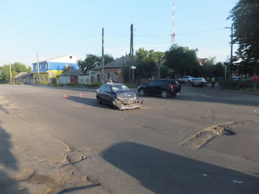 В Кировограде произошло серьезное ДТП - внедорожник перевернулся в воздухе. ФОТО (фото) - фото 1 В Кировограде произошло серьезное ДТП - внедорожник перевернулся в воздухе. ФОТО (фото) - фото 1