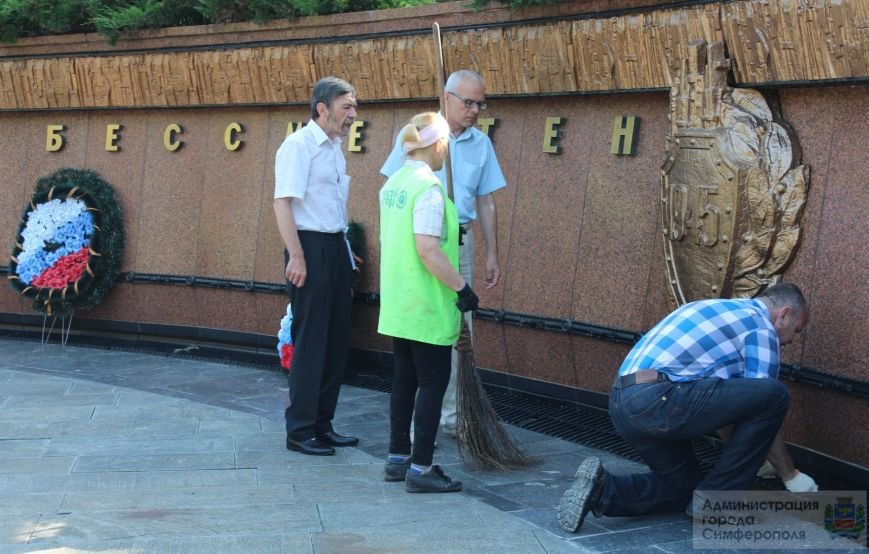 Сегодня в Симферополе объявлен «Чистый четверг». В городе наводят порядок ко Дню России (ФОТО) (фото) - фото 1 Сегодня в Симферополе объявлен «Чистый четверг». В городе наводят порядок ко Дню России (ФОТО) (фото) - фото 1