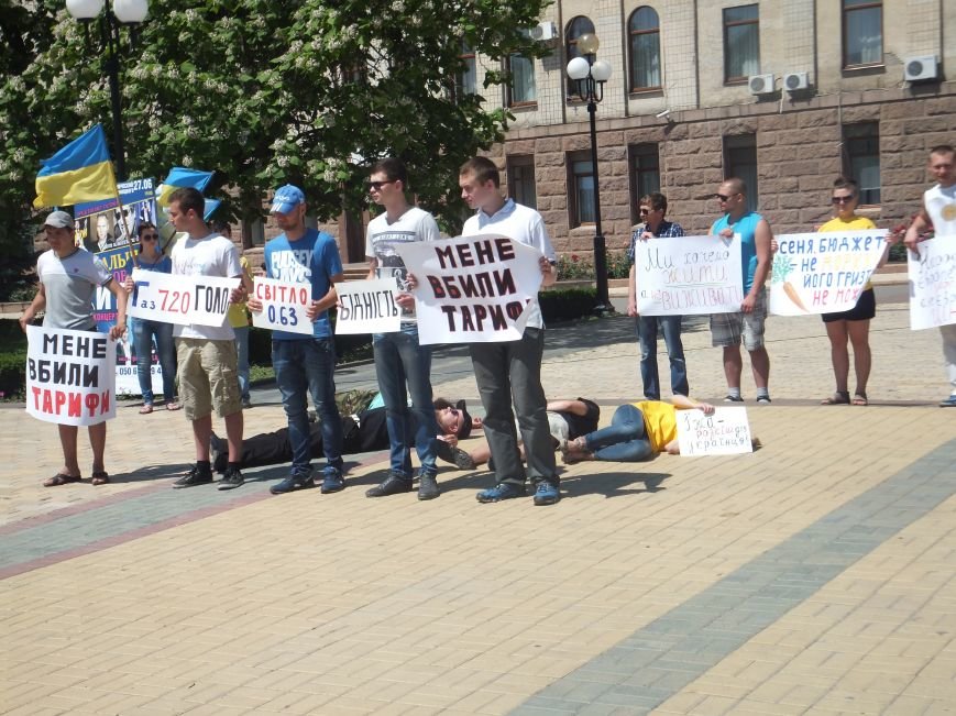 В Кировограде митингуют против повышения тарифов (фото) - фото 1 В Кировограде митингуют против повышения тарифов (фото) - фото 1