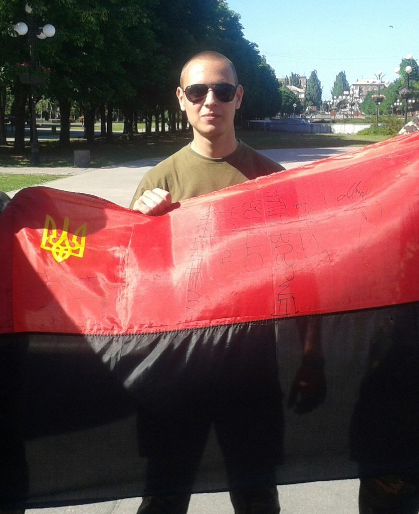 В зоне АТО ранен криворожанин - боец 14 запасного батальона ДУК «Правый сектор» (фото) - фото 1 В зоне АТО ранен криворожанин - боец 14 запасного батальона ДУК «Правый сектор» (фото) - фото 1