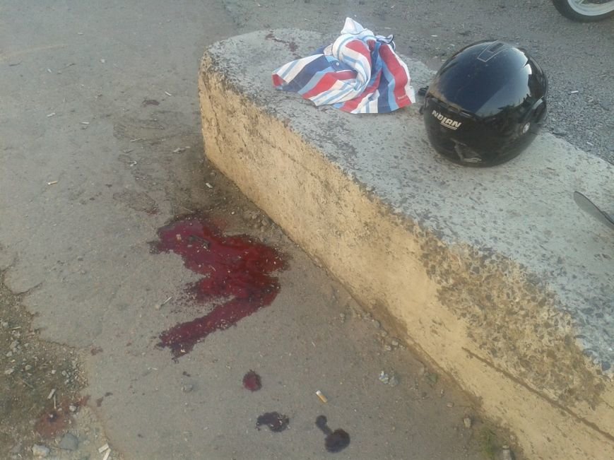 В Кировограде произошло жуткое ДТП - мотоцикл врезался в бетонное ограждение. ФОТО (фото) - фото 1 В Кировограде произошло жуткое ДТП - мотоцикл врезался в бетонное ограждение. ФОТО (фото) - фото 1