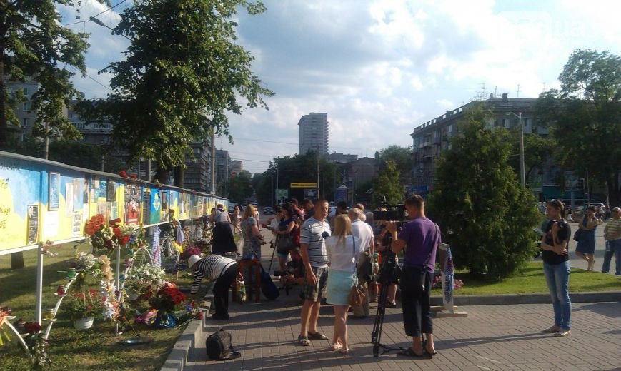 В Днепропетровске почтили память бойцов, которые погибли в сбитом ИЛ-76 (фото) - фото 2 В Днепропетровске почтили память бойцов, которые погибли в сбитом ИЛ-76 (фото) - фото 2
