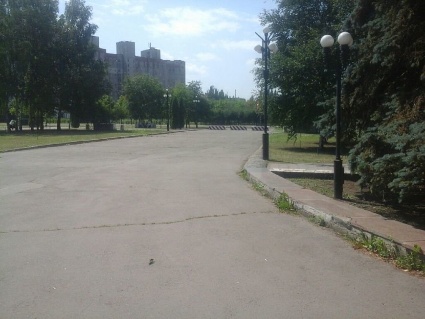Здание Криворожского горисполкома надежно защищено бетонными блоками (ФОТО) (фото) - фото 1 Здание Криворожского горисполкома надежно защищено бетонными блоками (ФОТО) (фото) - фото 1