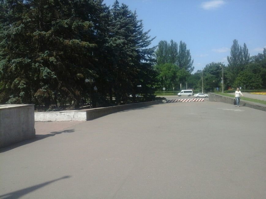 Здание Криворожского горисполкома надежно защищено бетонными блоками (ФОТО) (фото) - фото 1 Здание Криворожского горисполкома надежно защищено бетонными блоками (ФОТО) (фото) - фото 1
